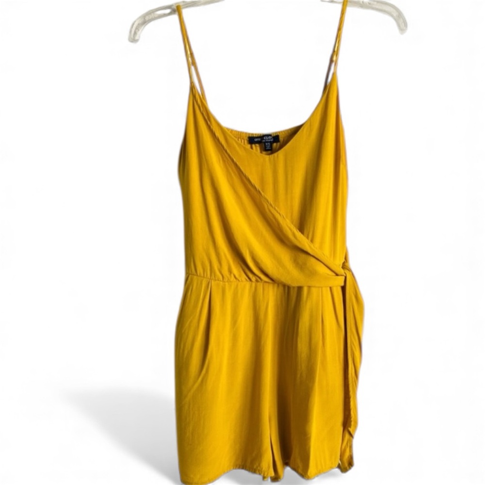 ONE CLOTHING ROMPER XS LOS ANGELES MUSTARD YELLOW SUMMER CASUAL BEACH